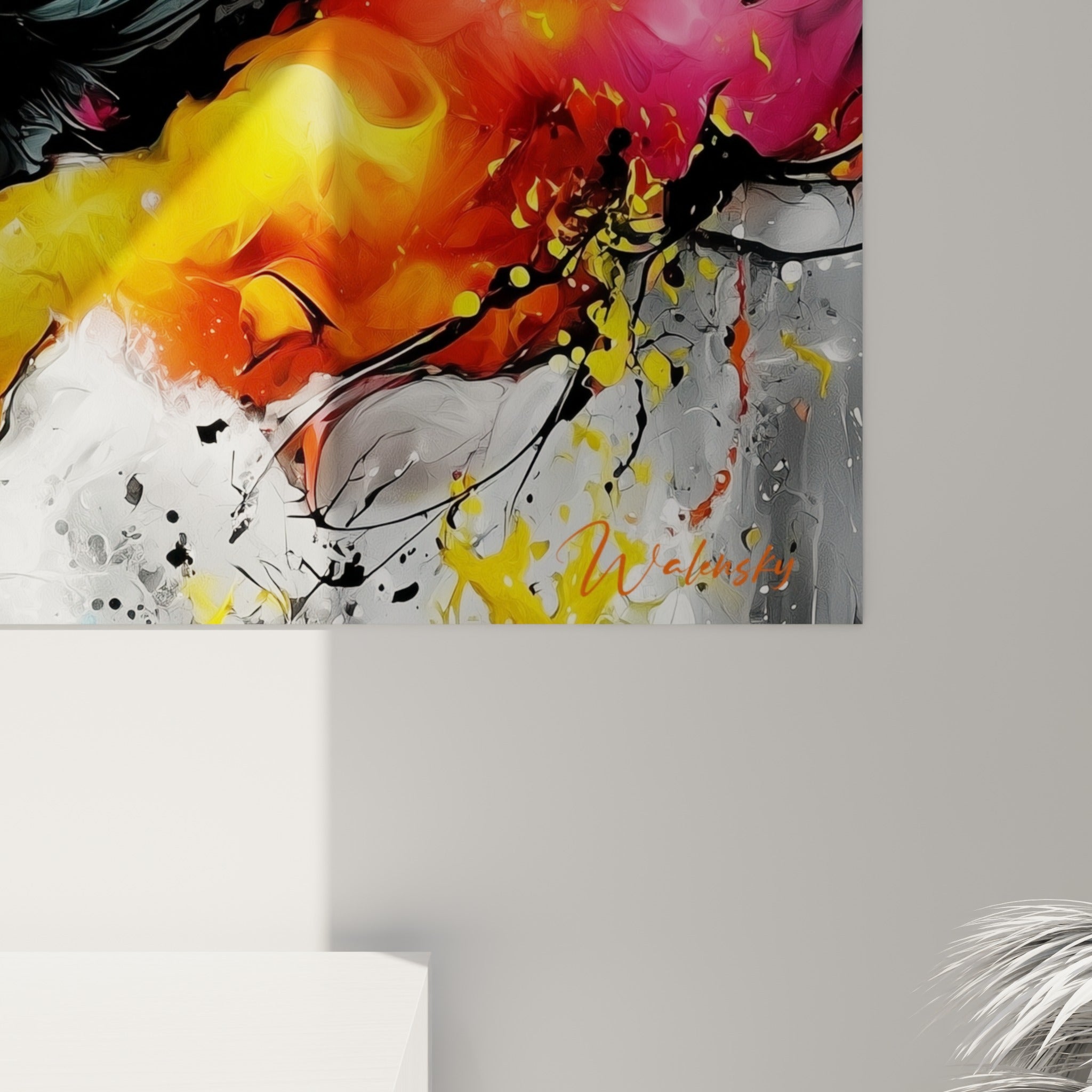 Empâtements colorés du visage abstrait : coulures noires, éclats jaunes et roses fusionnant sur la toile