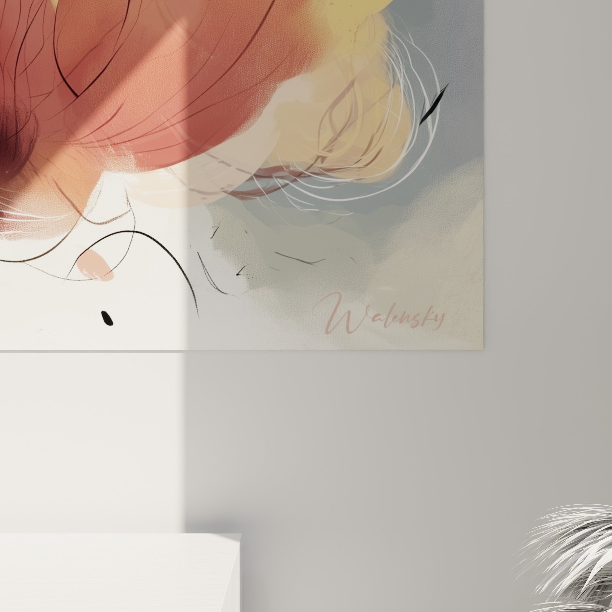 Empâtements fins et coulures ocre sur fond gris perle, matière picturale du visage abstrait accroché de près