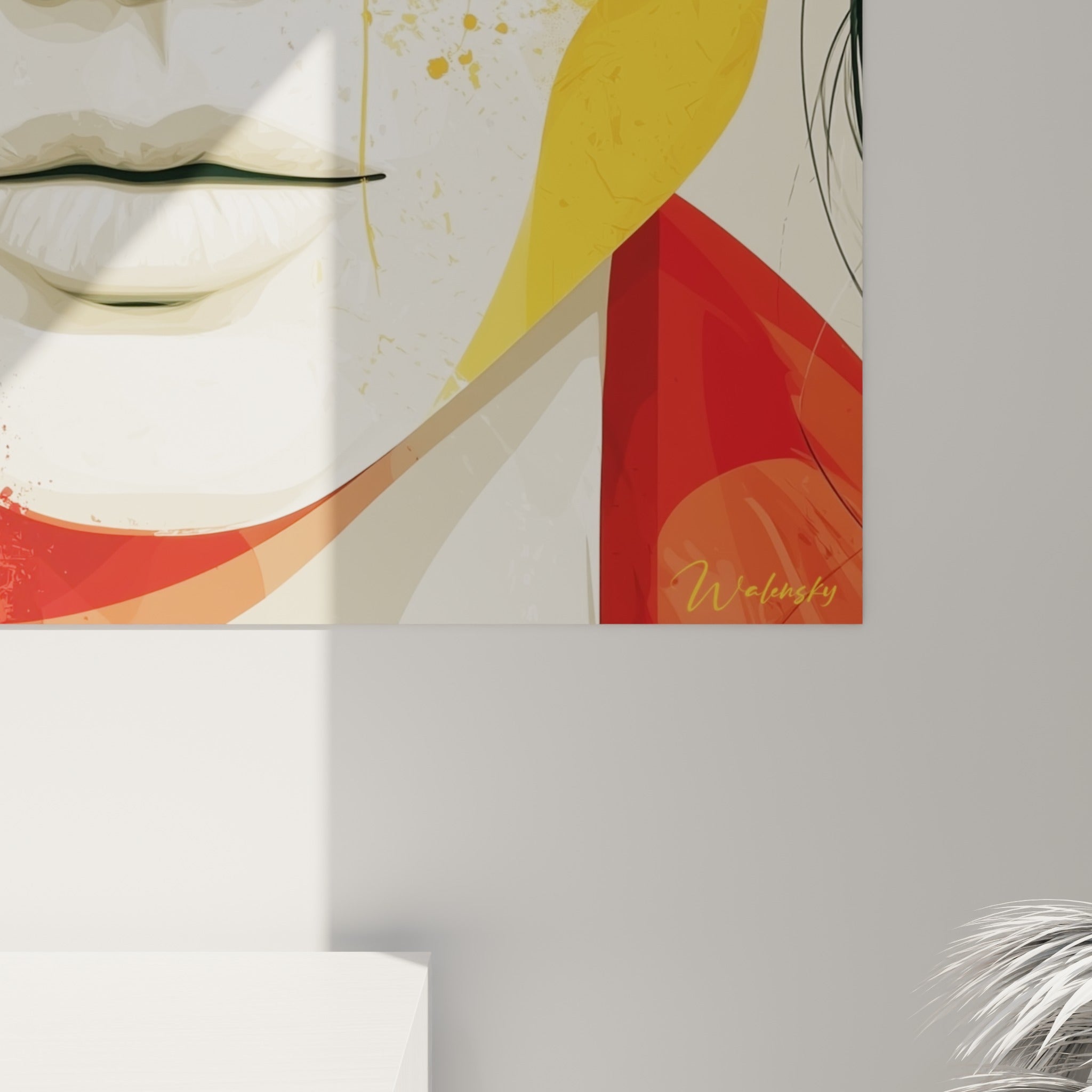 Empâtements et coulures rouge et jaune du visage abstrait, grain de peinture visible en gros plan sur la toile