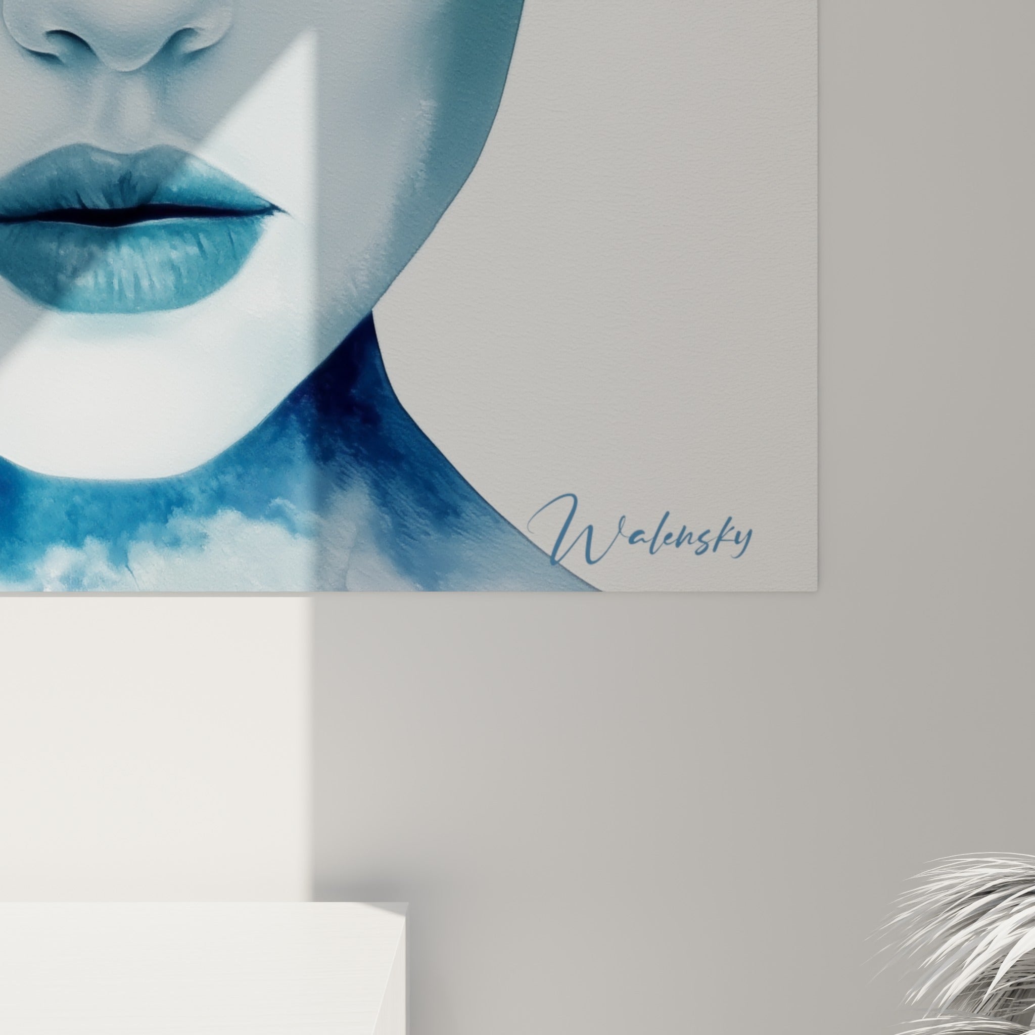 Empâtements dorés et bleu marine se rejoignant sur le visage, grain visible de la peinture texturée