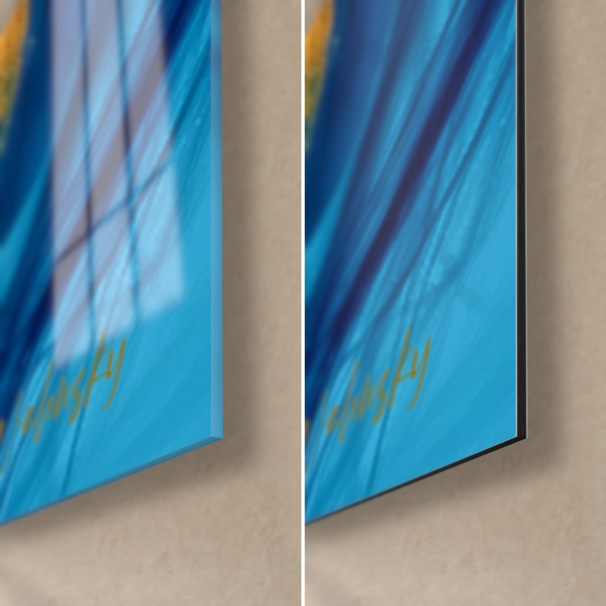 Quadro volto dorato e blu, angolo in basso a destra: vetro acrilico lucido a sinistra, alluminio Dibond opaco a destra, bordo di 3 mm