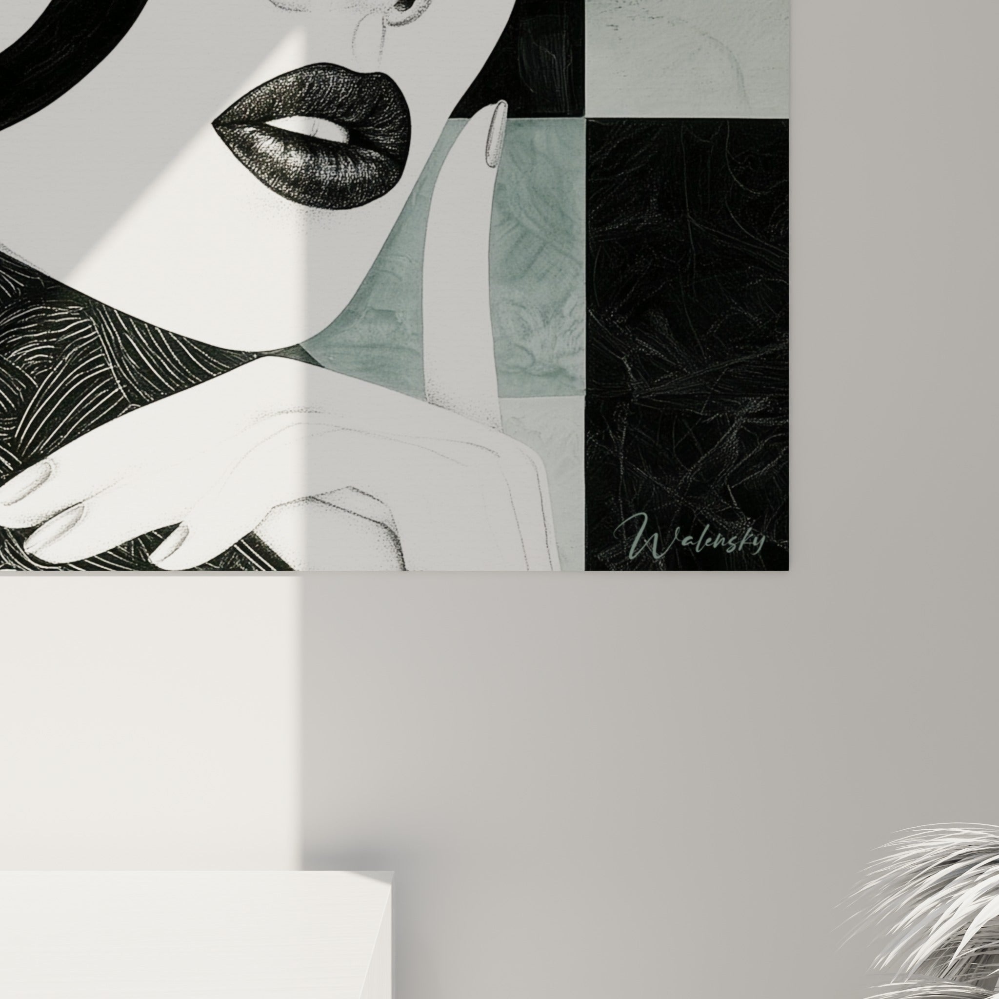 Détail des traits fins à l'encre noire et des reflets vert sauge sur la toile du visage abstrait
