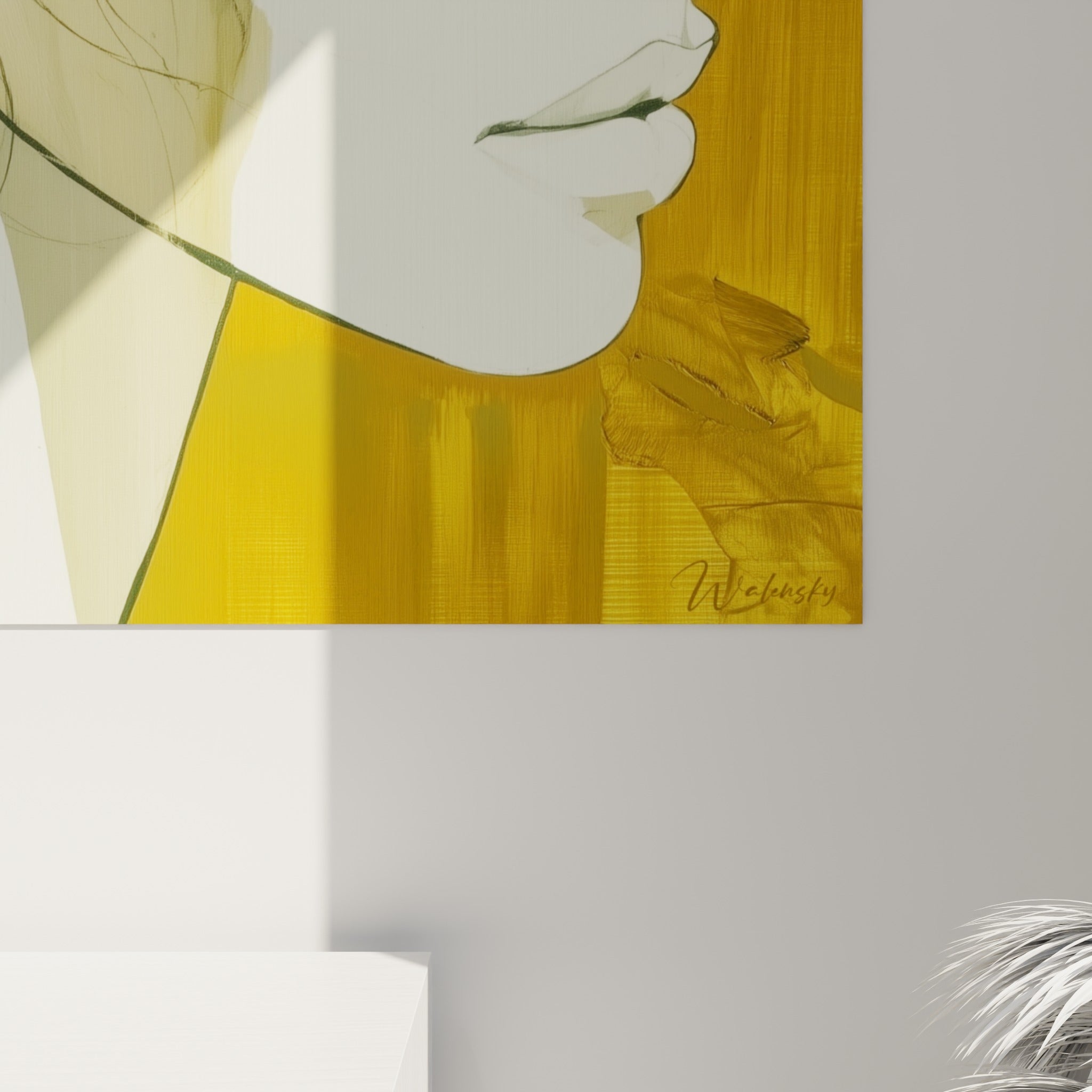 Empâtements dorés et coulures vert émeraude se mêlent en gros plan sur la toile texturée du tableau