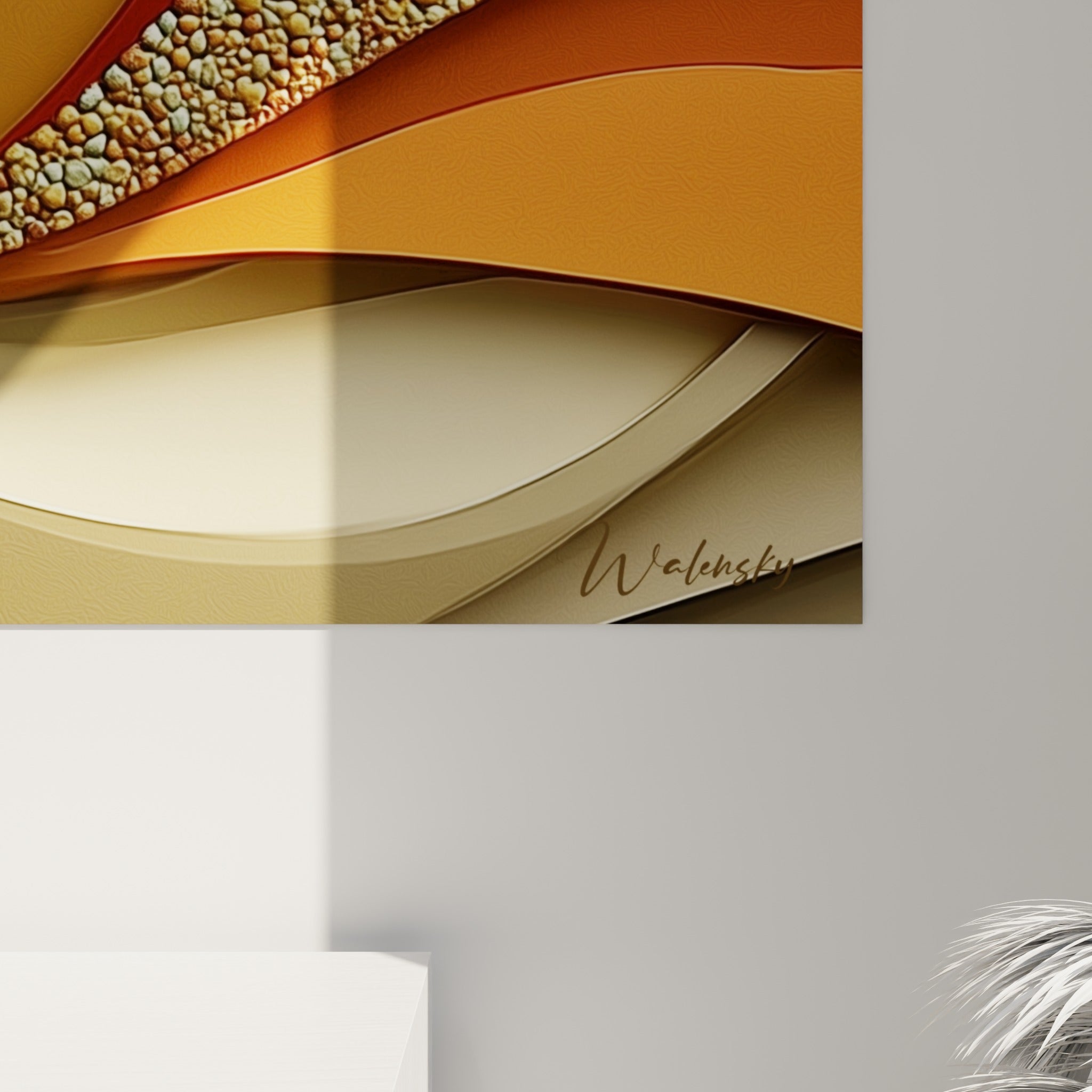 Grain doré et coulures orangées se distinguent sur ce visage abstrait, matière texturée et reliefs granuleux visibles