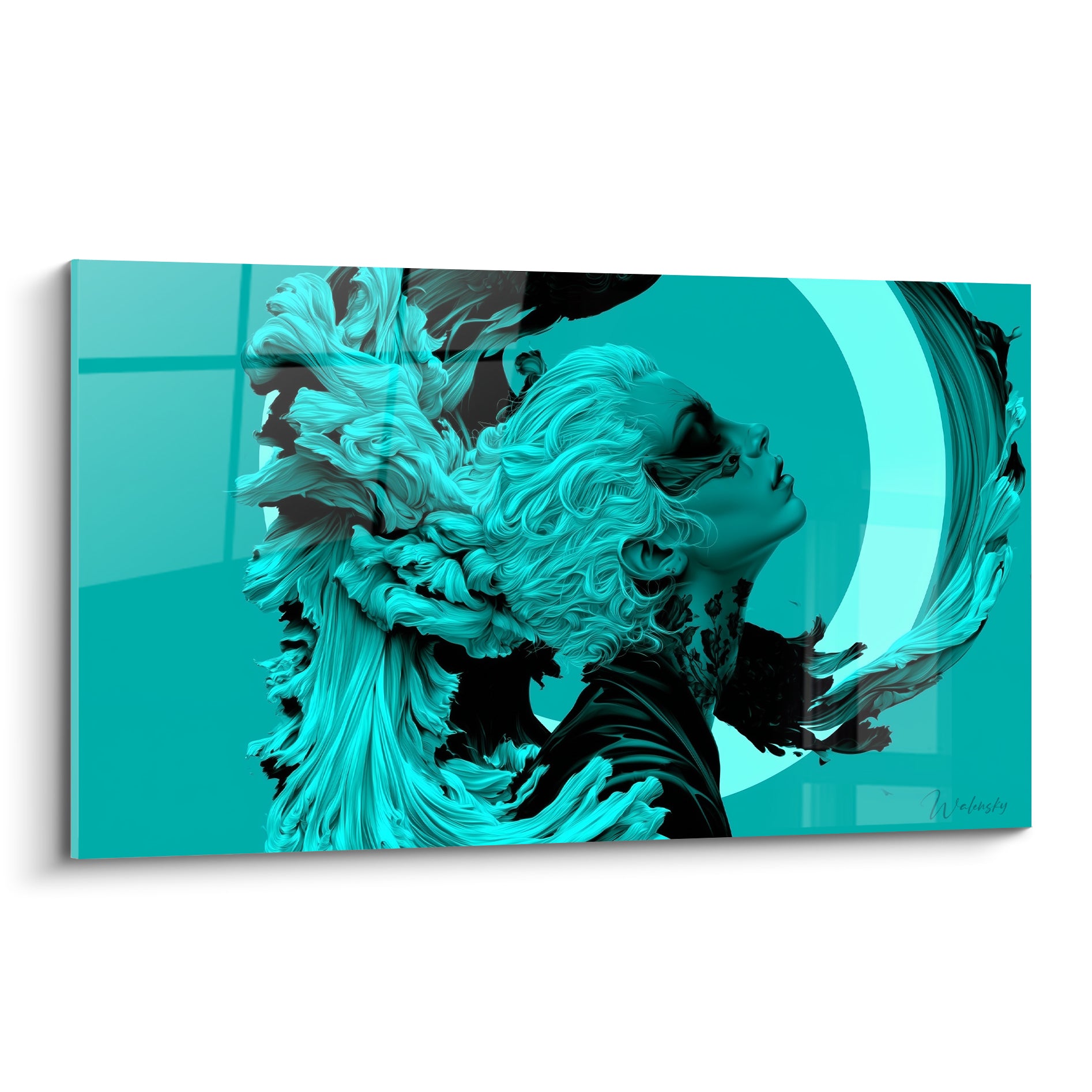 Visage abstrait turquoise et noir, chevelure sculptée en volutes, profil levé vers un croissant lumineux