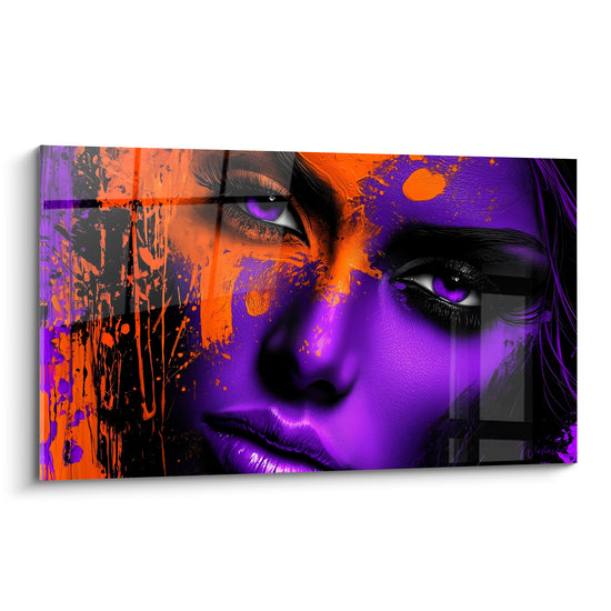 Visage abstrait aux teintes violet profond et orange vif, regard perçant fendant la toile