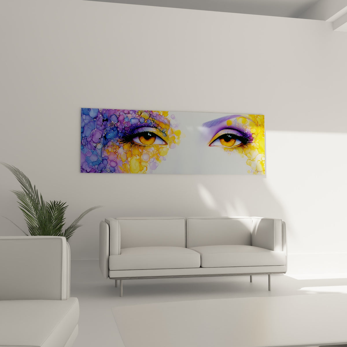 Bulles jaunes et mauves entourant un regard perçant, tableau visage abstrait au-dessus d'un canapé dans un salon lumineux