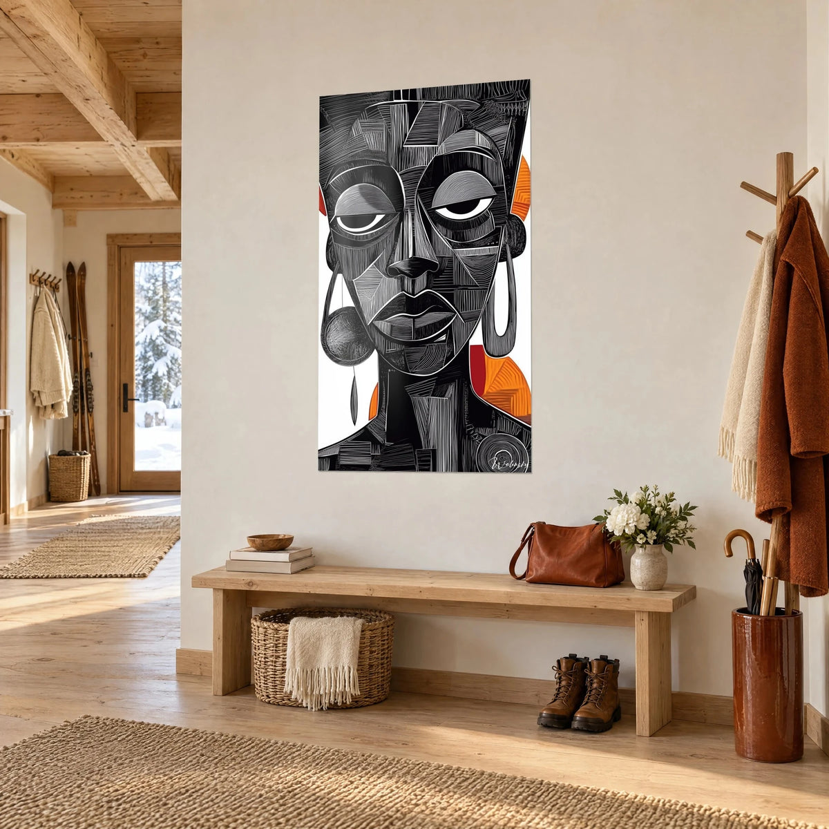 Gemälde stilisierte Maske mit halb geschlossenen Augen, schwarze Schraffuren und leuchtend orange Glanzlichter, Dreiviertelansicht im Eingangsbereich eines Chalets