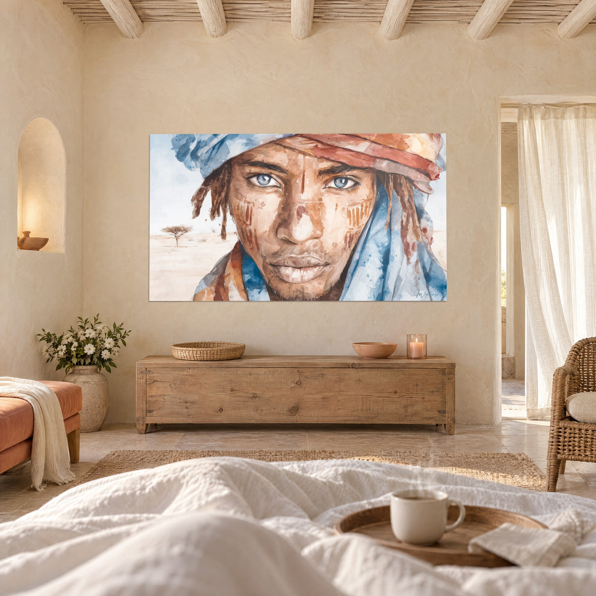 Tableau regard bleu acier d'un nomade du désert, dreadlocks cuivrées, au-dessus d'un lit dans une chambre claire