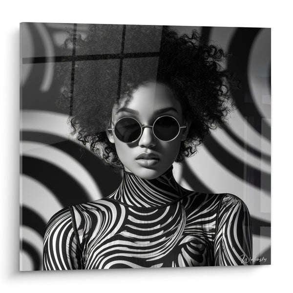 Afrikanische Frau mit Rundbrille Zebra-Muster - Hypnotischer Blick - Schwarz-Weiß-Gesichtsedition
