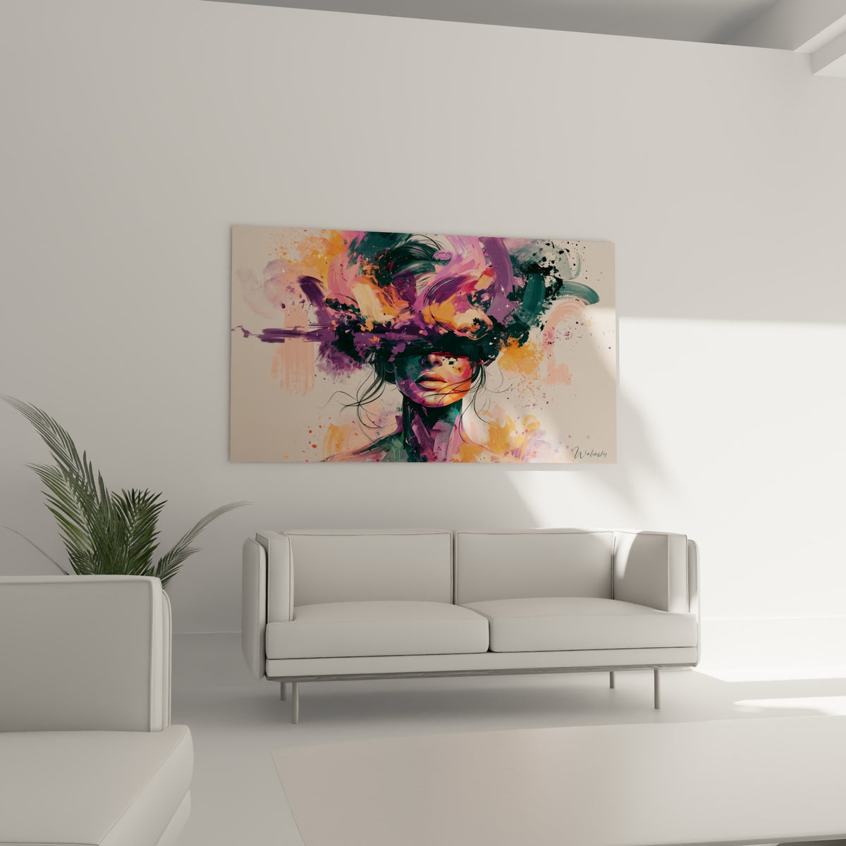 Visage éclaboussé de violet et d'orange placé au-dessus d'un canapé dans un salon lumineux
