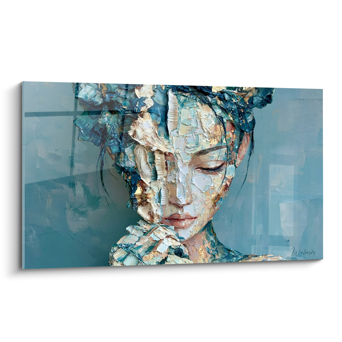 Visage aux yeux clos, empâtements bleu marine et doré, texture craquelée sur toile