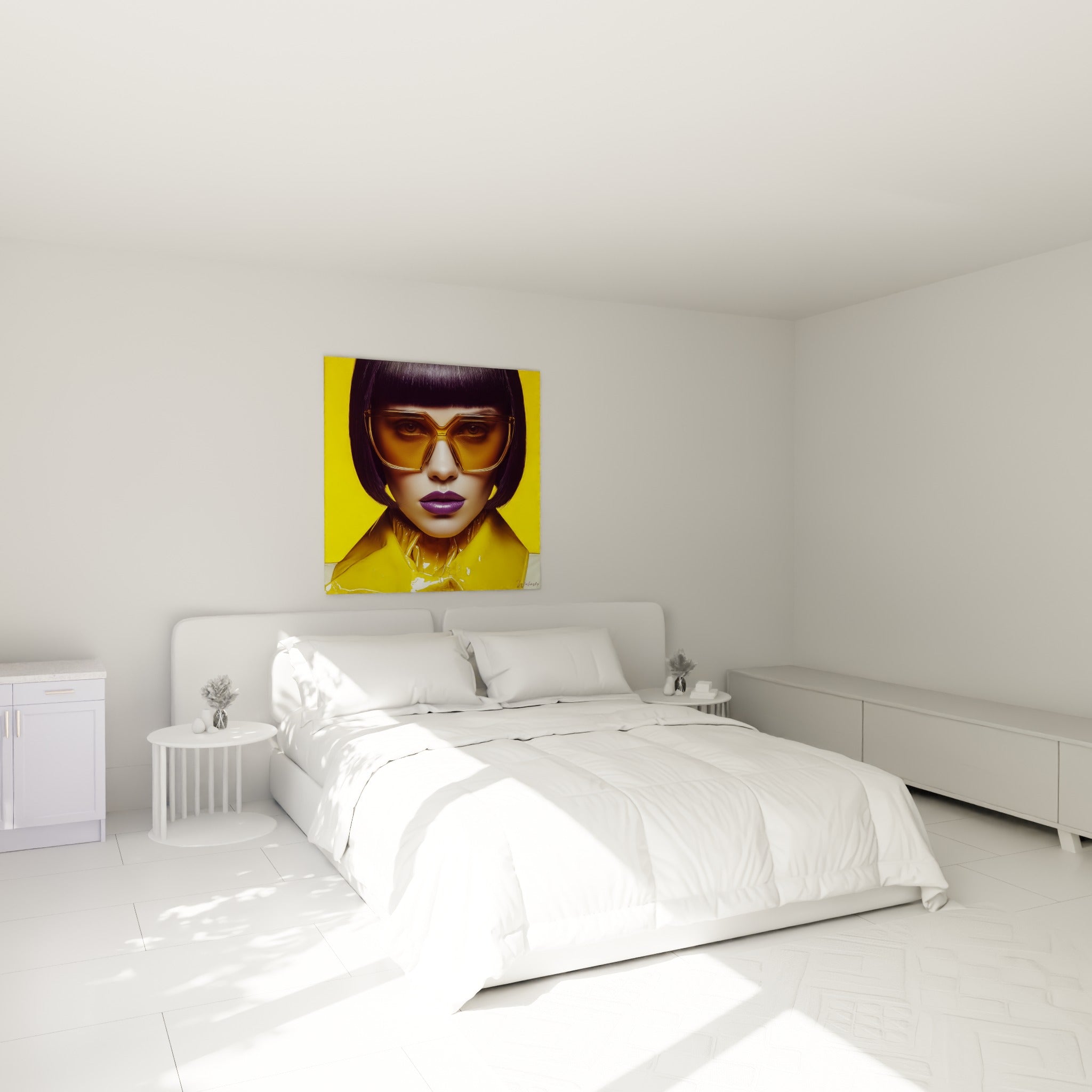 Portrait jaune et violet aux lunettes ambrées, accroché au-dessus d'un lit dans une chambre claire
