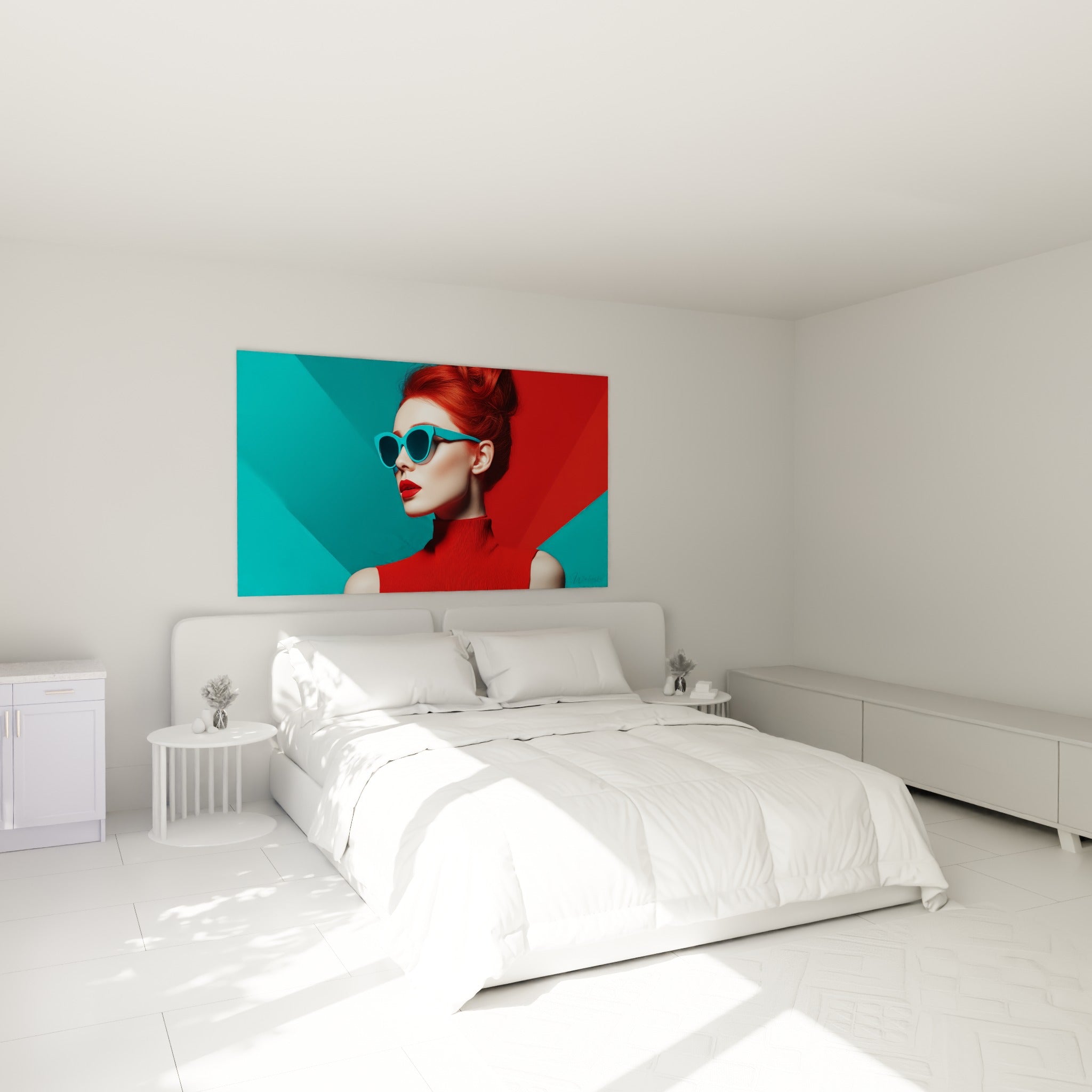Portrait visage de la mode aux tons rouge et turquoise accroché au-dessus d'un lit dans une chambre claire