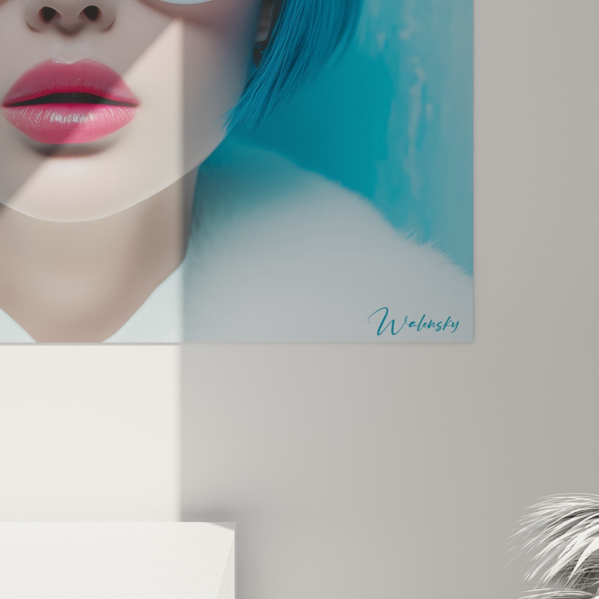 Grain rapproché du Visage de la mode révélant les nuances bleu ciel et rose poudré de l'impression