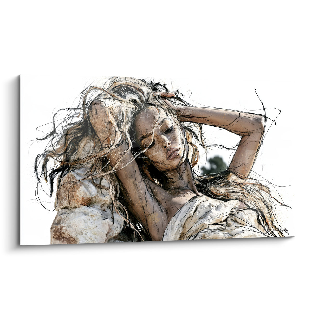 Visage féminin aux cheveux anthracite dénoués, teintes beige et ocre, fond blanc épuré