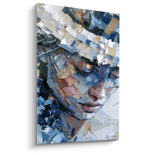 Tableau Visage penché bleu et blanc aux fragments de papier journal - Cils noirs recourbés - Edition Visage