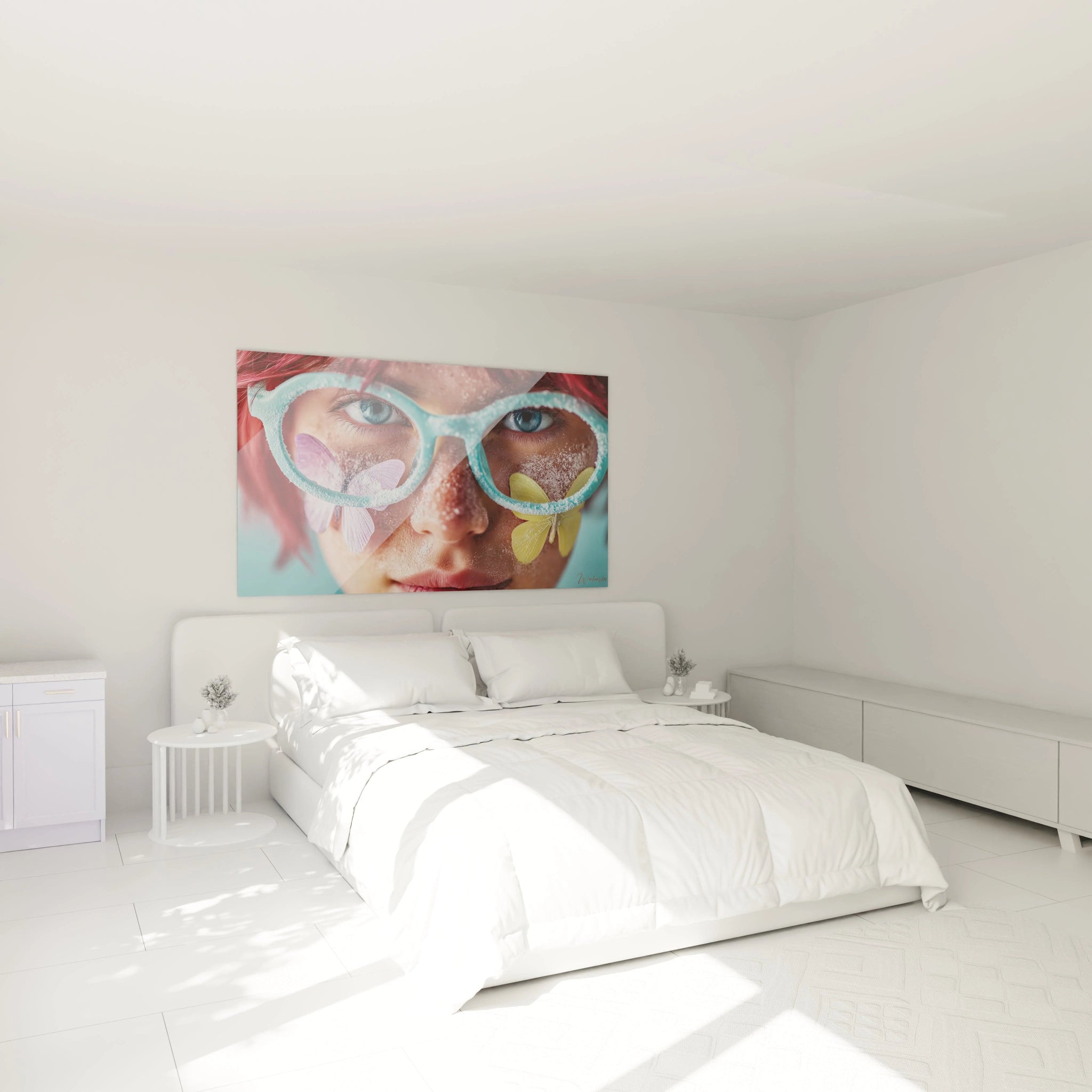 tableau visage fraîcheur marine Walensky portrait coloré lunettes turquoise cheveux rouges au dessus d un lit blanc minimaliste