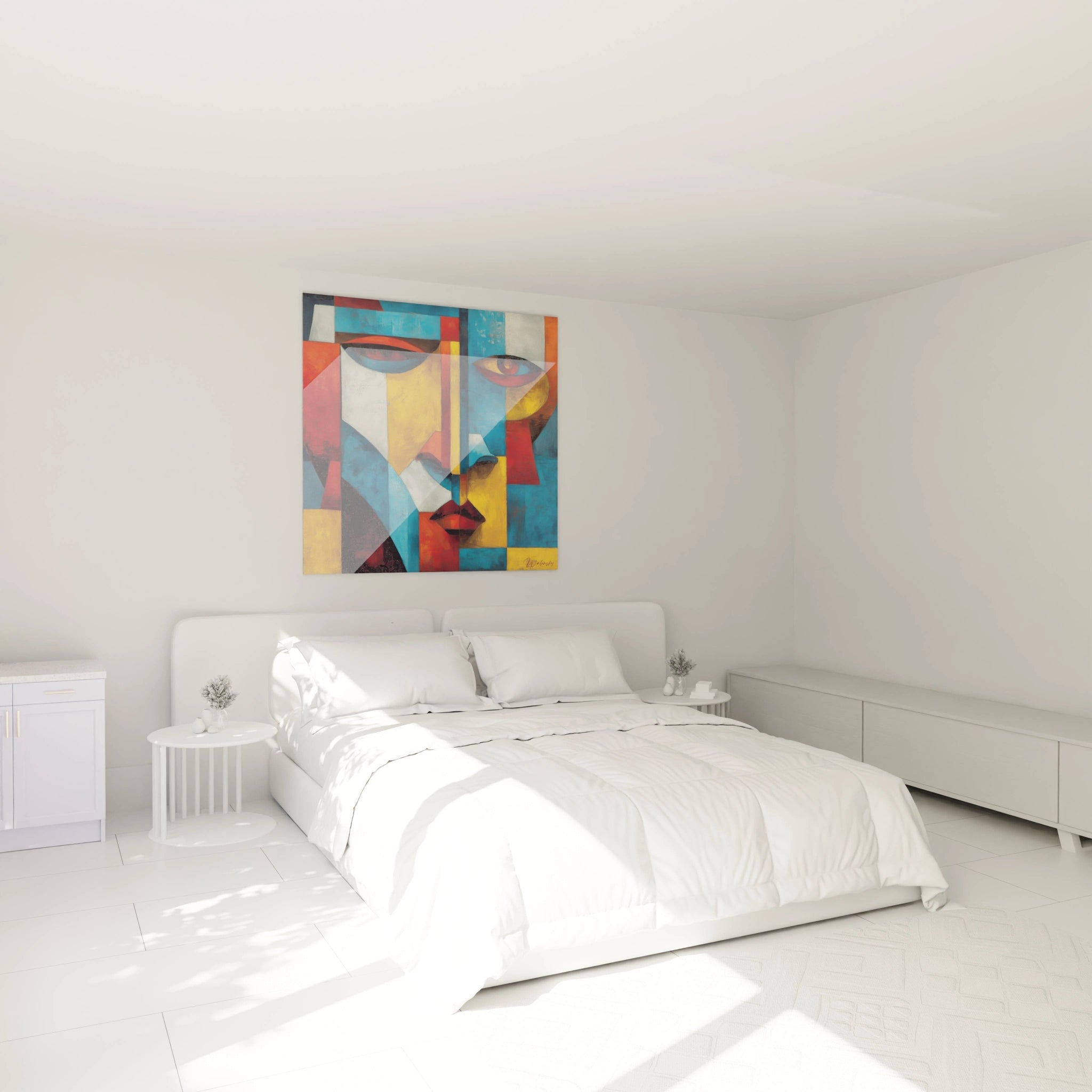 Tableau masque africain moderne en couleurs vives accroché au-dessus d'un lit dans une chambre lumineuse