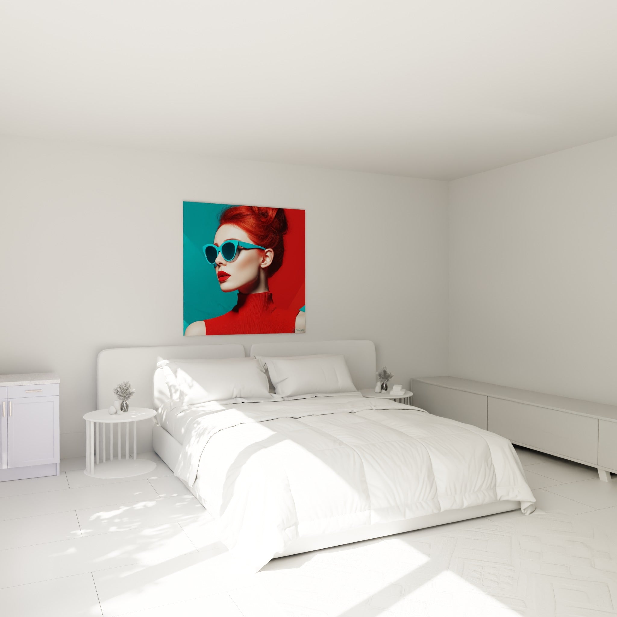 Silhouette rousse aux lèvres rouge carmin du tableau visage de la mode au-dessus d'un lit dans une chambre claire