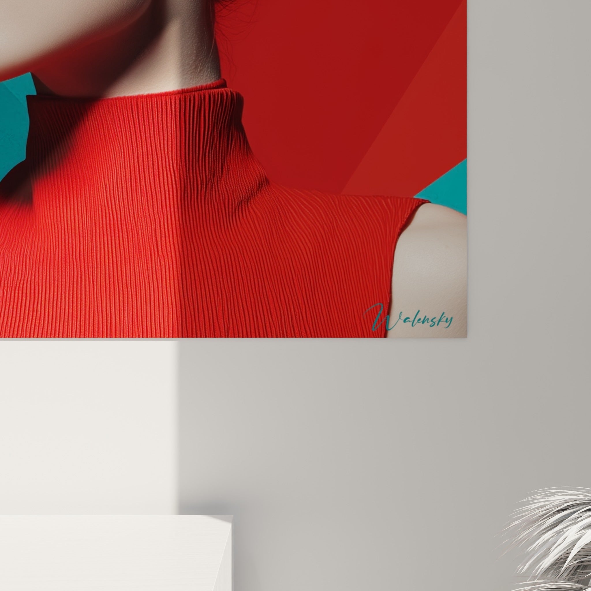 Grain lisse et coulures turquoise sur le col rouge côtelé du tableau visage de la mode accroché au mur