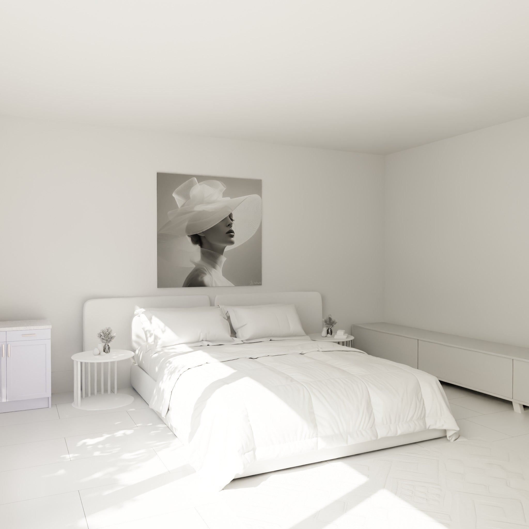 Chapeau de tulle blanc voilant un visage de profil, accroché au-dessus d'un lit dans une chambre claire
