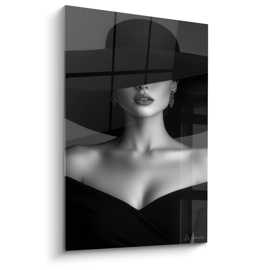 Tableau Chapeau immense noir et blanc robe drapée - Boucles d'oreilles pendantes - Edition Visage noir et blanc
