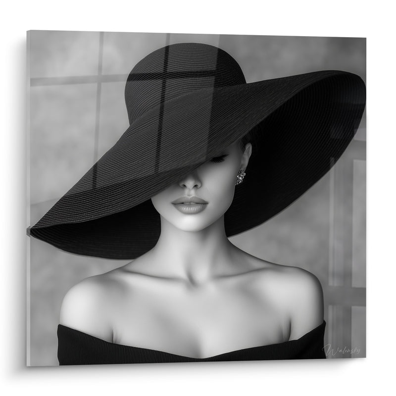 Tableau Chapeau immense noir et gris épaules dénudées - Boucle d'oreille scintillante - Edition Visage noir et blanc