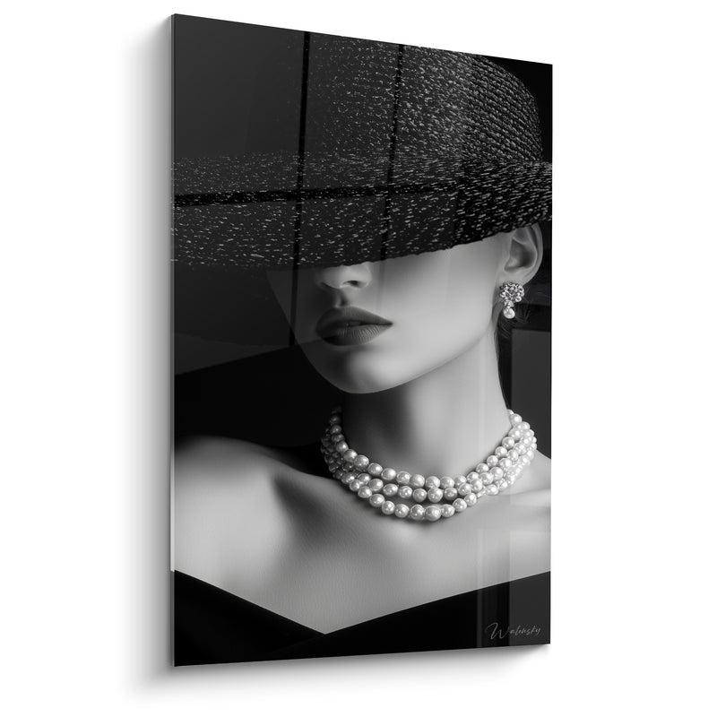 Tableau Femme au chapeau et collier de perles - Mystère raffiné - Edition Visage noir et blanc