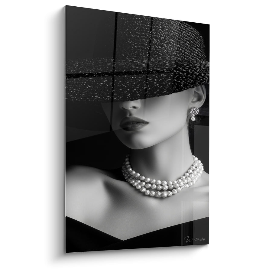 Tableau Femme au chapeau et collier de perles - Mystère raffiné - Edition Visage noir et blanc