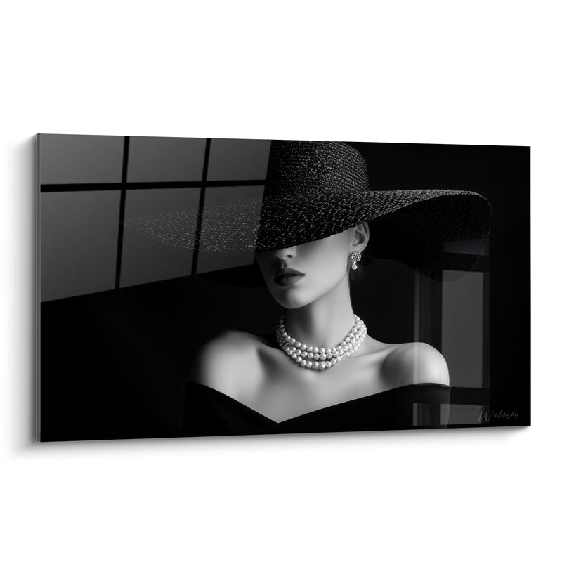 Tableau Chapeau de paille noir et blanc collier triple rangs - Fenêtre à croisillons - Edition Visage noir et blanc