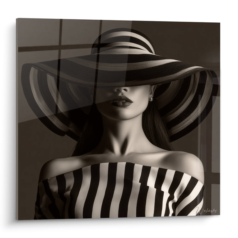 Tableau Femme chapeau rayé noir et blanc - Mystère élégant - Edition Visage noir et blanc