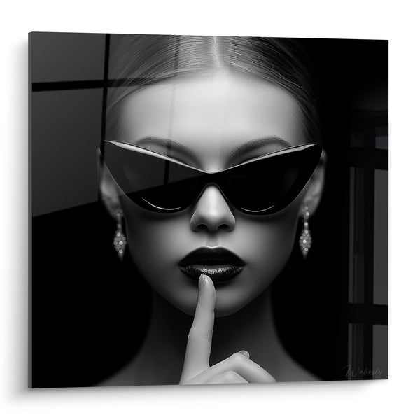 Artwork Face black glasses and dark lips - Secret kept - Black and white Face Edition