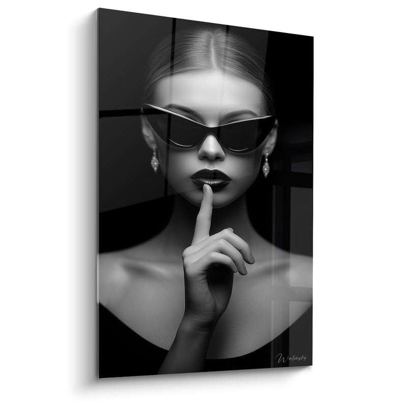 Tableau Lunettes papillon noires et blanches doigt levé - Boucles d'oreilles en diamants - Edition Visage noir et blanc