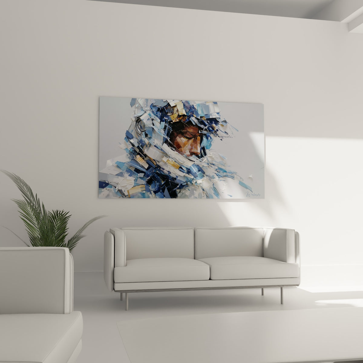 Fragments de bleu pastel et blanc cassé composant un visage, suspendus au-dessus d'un canapé dans un salon lumineux