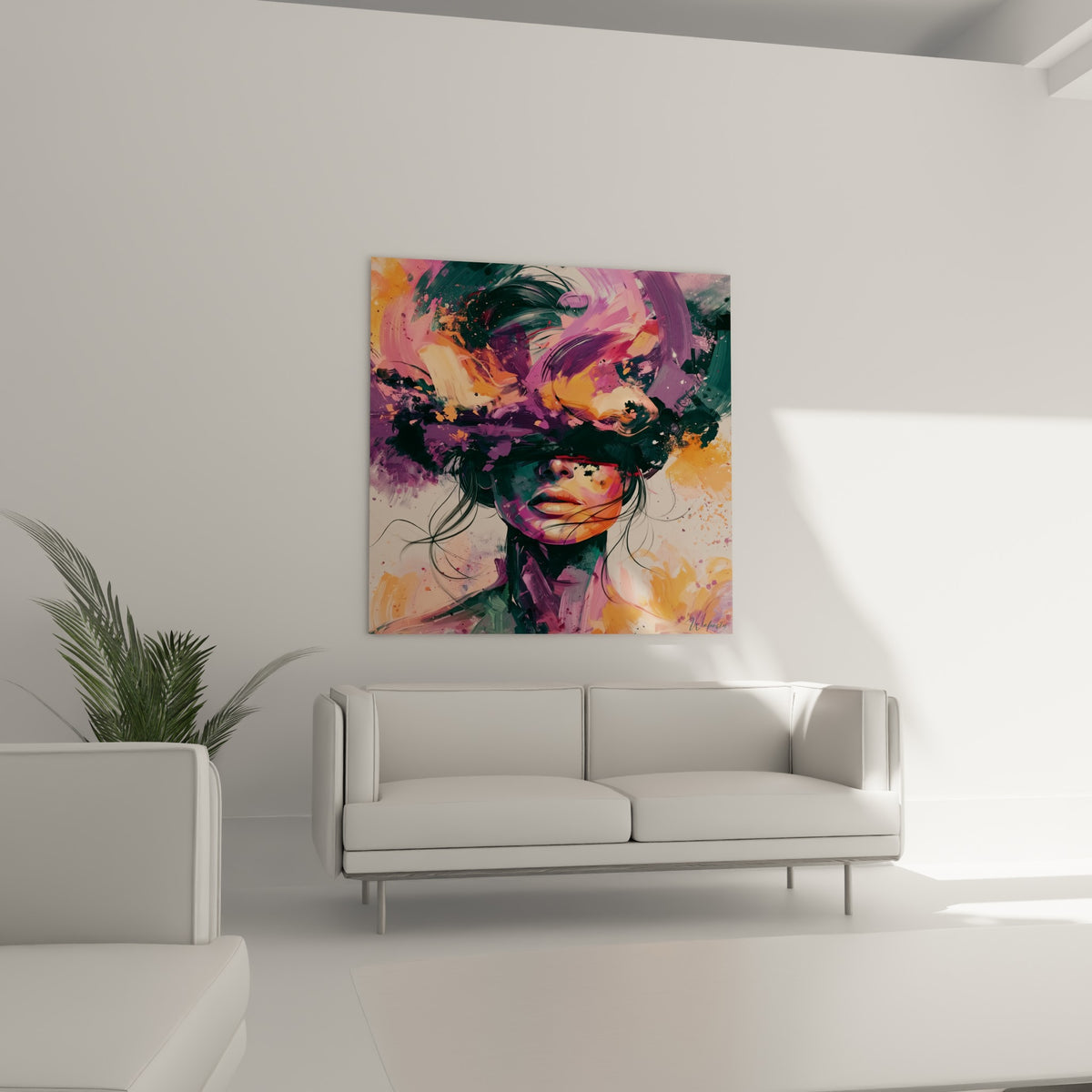 Portrait abstrait aux tons anthracite et pêche, disposé au-dessus d'un canapé dans un salon lumineux