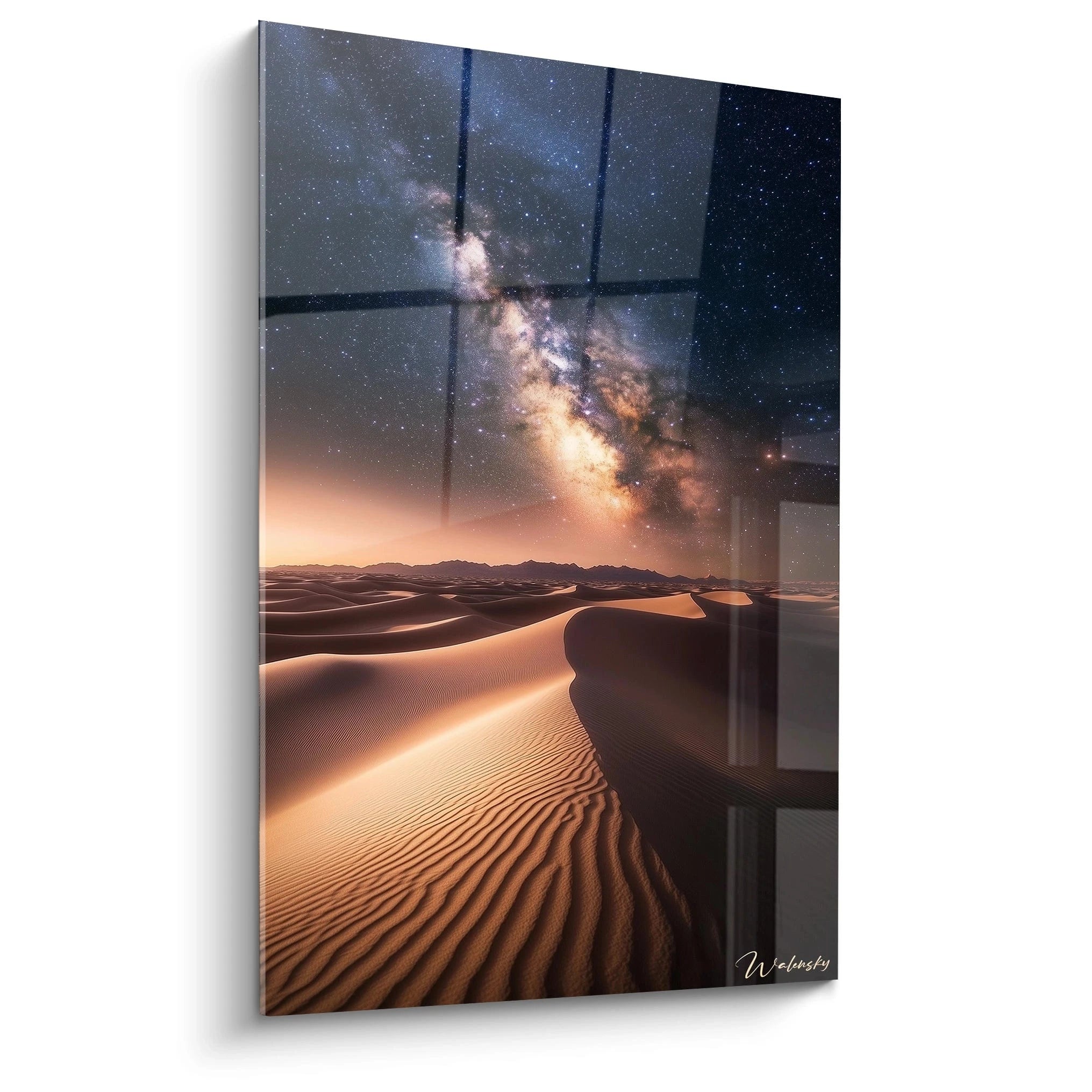 Un tableau espace montrant un désert ondulant sous un ciel étoilé, avec des teintes dorées, noires et bleues, et des textures lisses contrastant avec la granularité des dunes.

