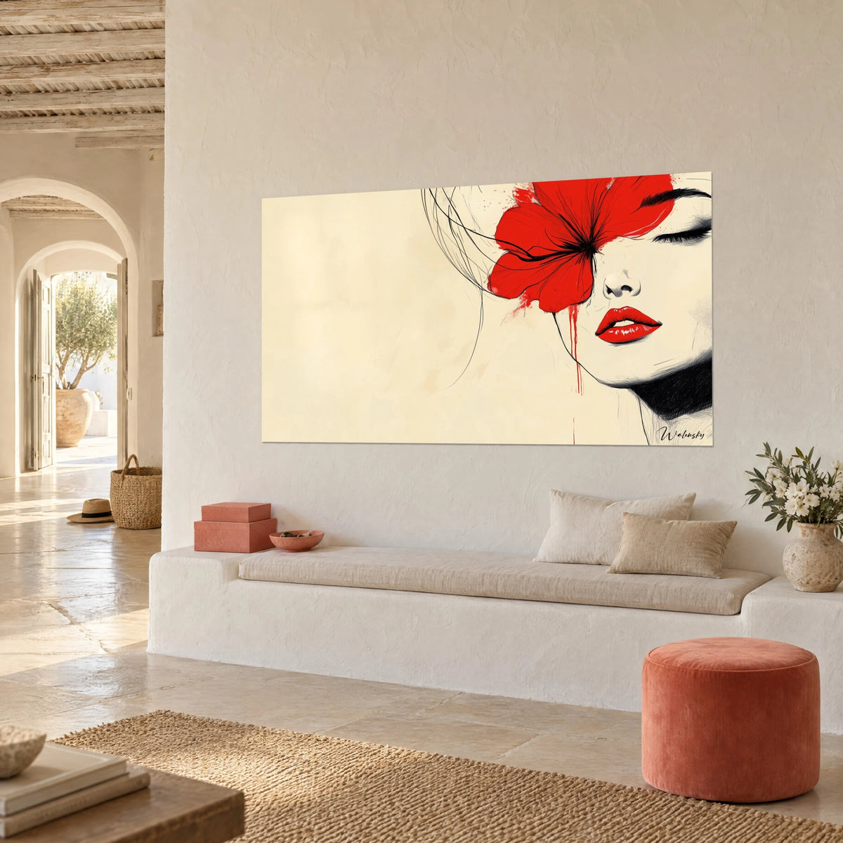 Cuadro hibisco escarlata que tapa un ojo, labios bermellón y fondo marfil, vista de tres cuartos, banqueta blanca en un nicho