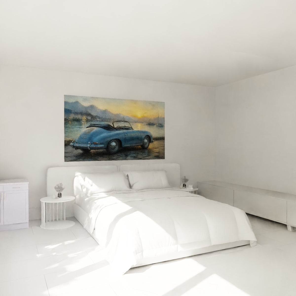 Automobile décapotable bleue et coucher de soleil doré, accrochée au-dessus d'un lit dans une chambre claire