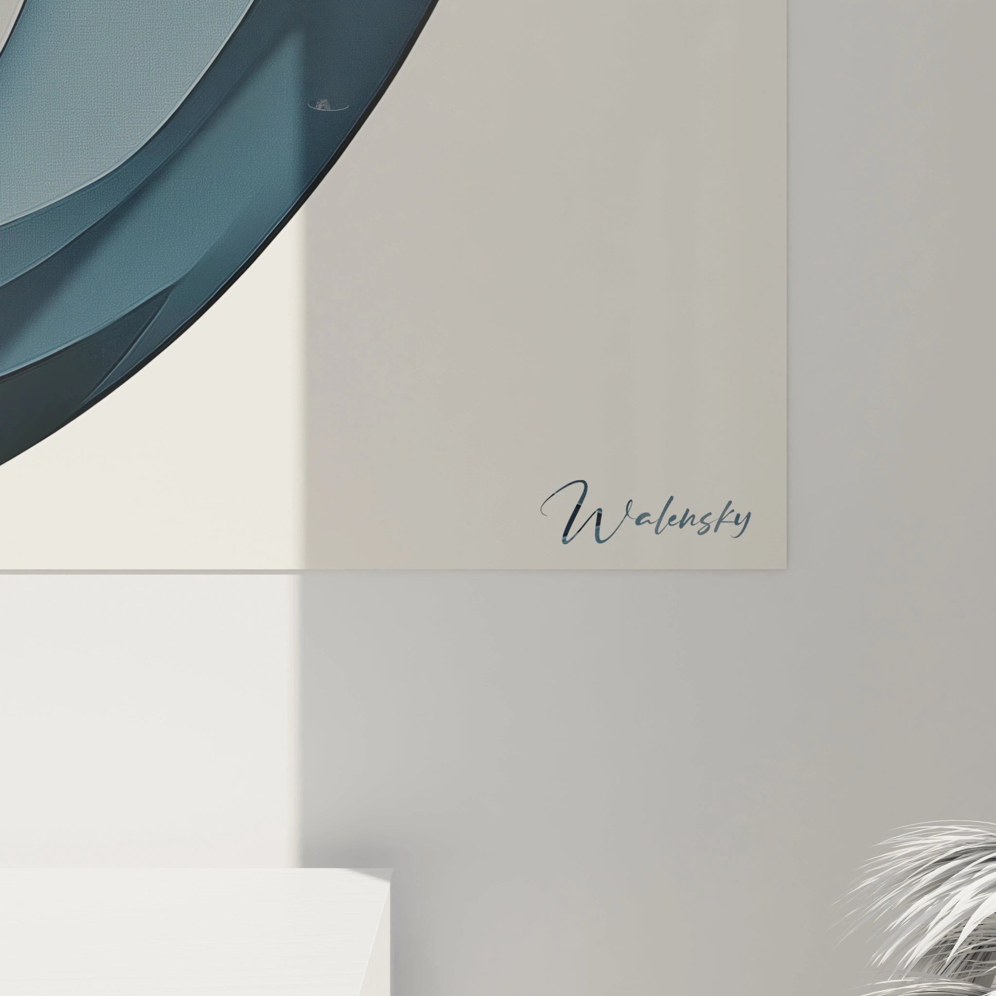 Un tableau abstrait spirale minimaliste présentant un tourbillon de formes triangulaires et circulaires en teintes de bleu et blanc, avec un centre lumineux et des couches superposées créant une illusion de rotation et de profondeur.
