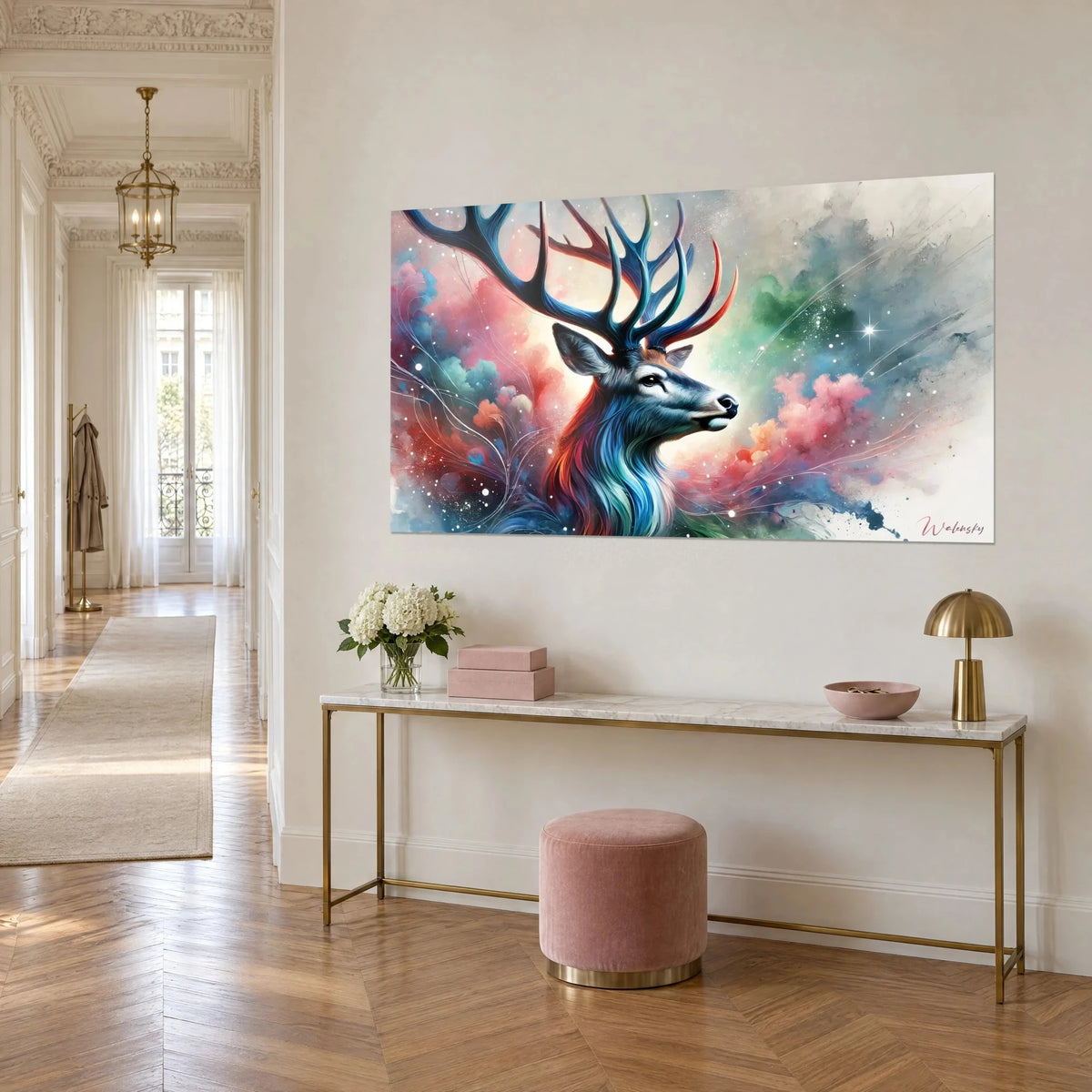 Schilderij majestueus hert in profiel, manen in oranje en blauw verloop, roze en groene mistachtergrond, driekwartaanzicht, verguld consoletafeltje