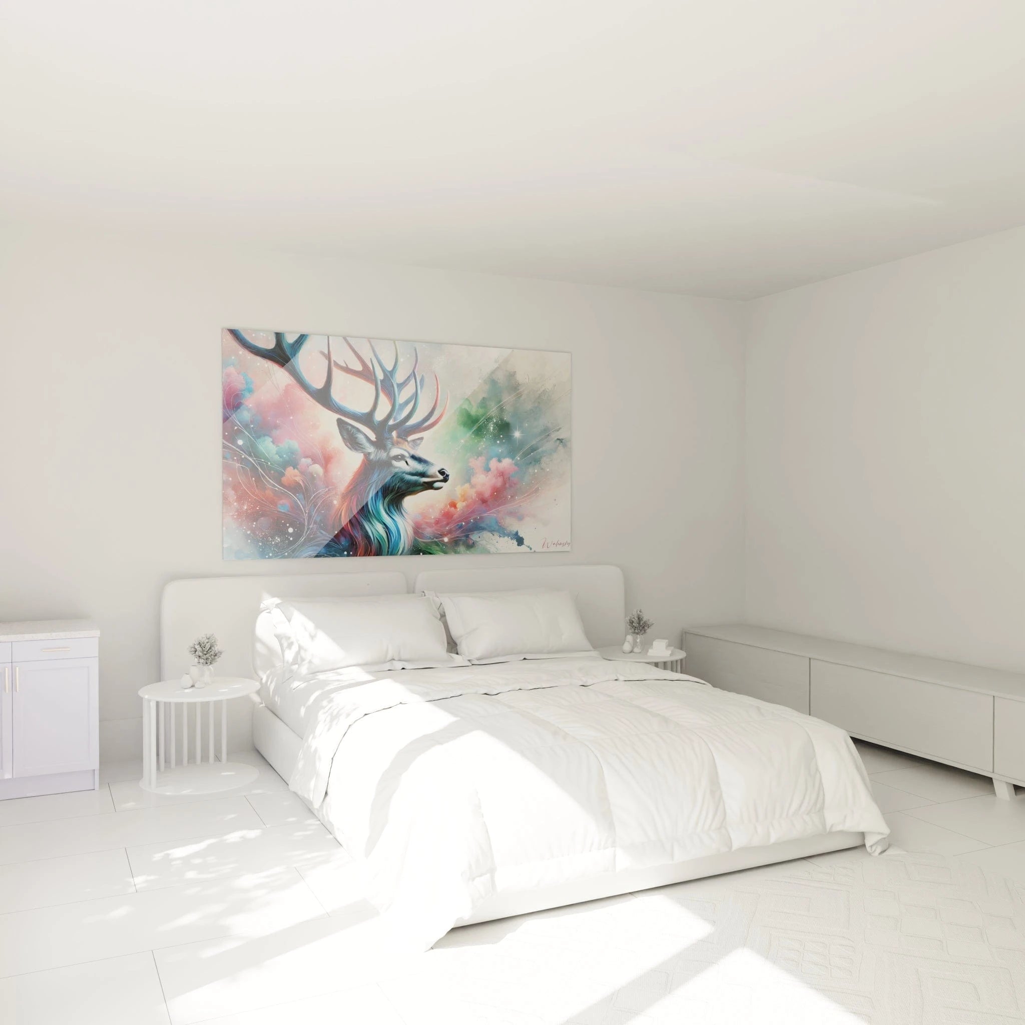 Tableau cerf accroché au-dessus d’un lit dans une chambre. Éclats lumineux et aura multicolore évoquant calme et sérénité. Parfait pour un espace apaisant et inspirant, avec des teintes vibrantes.

