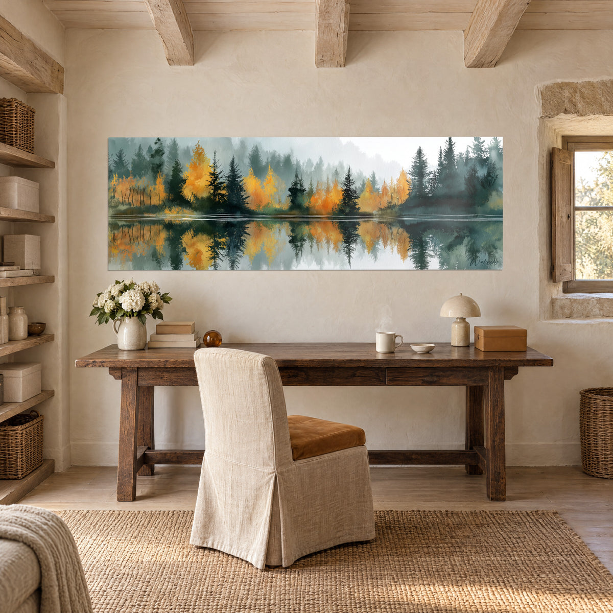 Schilderij Vogezen-ondergroei in goud en smaragd, gele bomen in de mist aan de oever van een vijver, boven een houten bureau bij een raam
