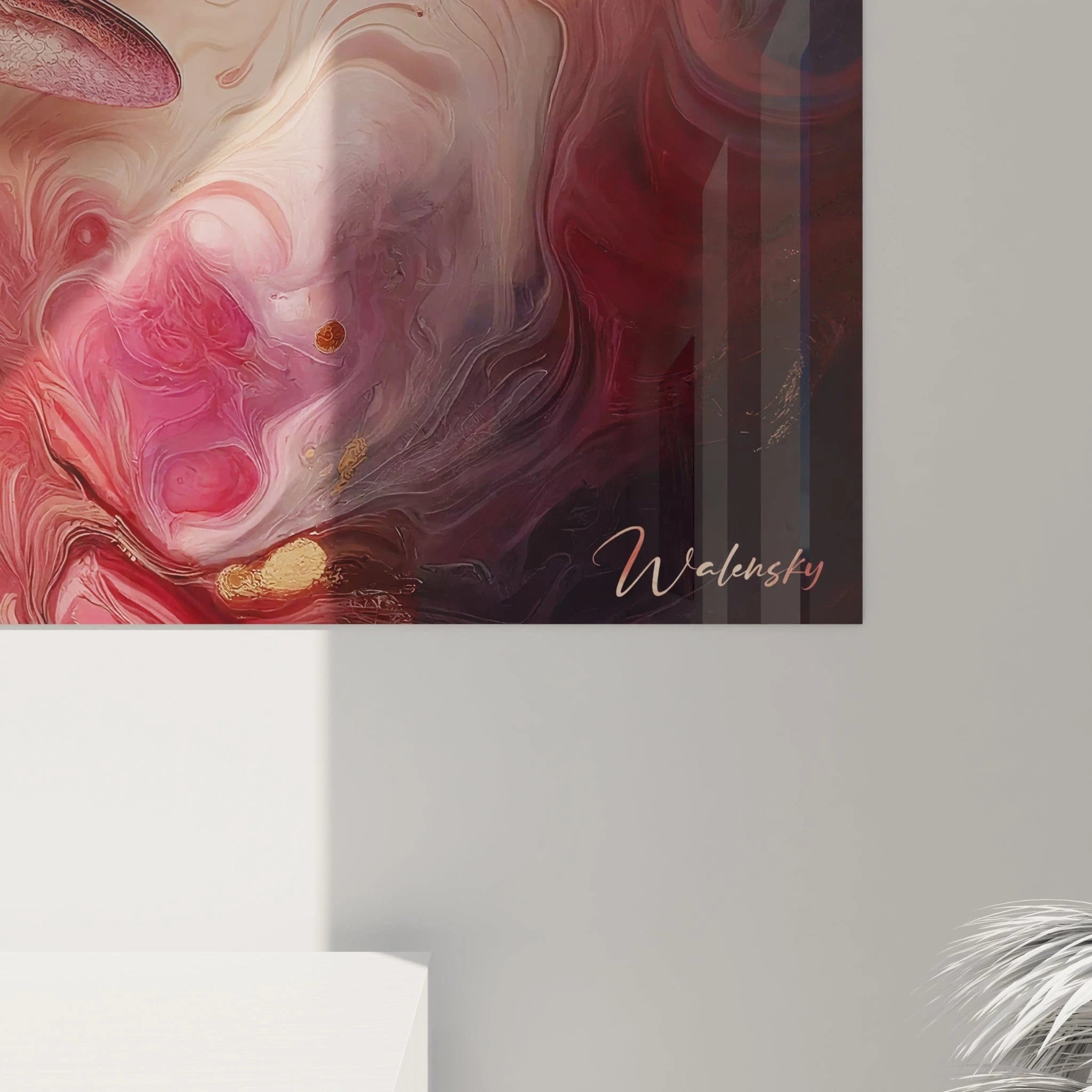 Tableau abstrait avec libellule en surimpression sur un fond fluide composé de rose vif, beige doux et reflets dorés, structuré par des courbes organiques et des textures veinées.

