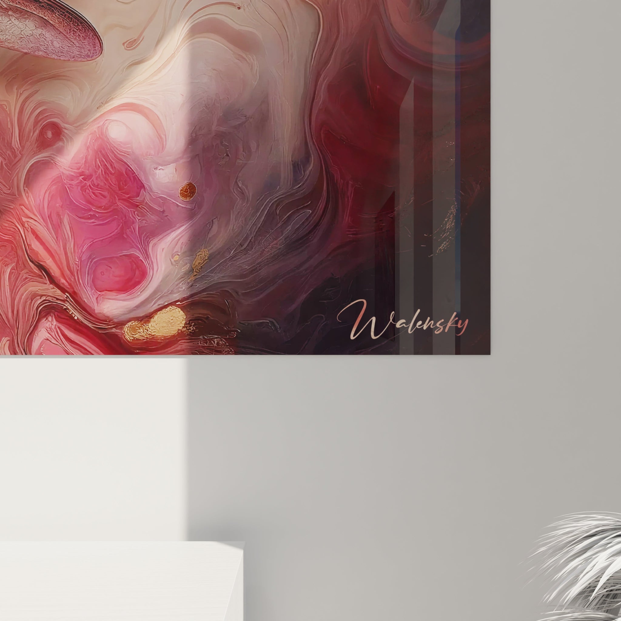 Tableau abstrait avec libellule en surimpression sur un fond fluide composé de rose vif, beige doux et reflets dorés, structuré par des courbes organiques et des textures veinées.

