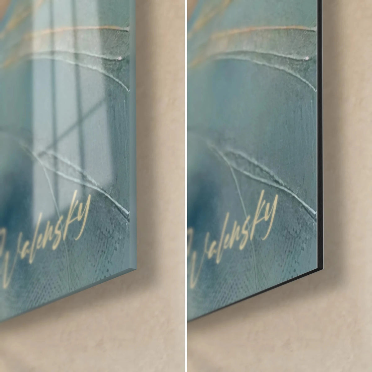 Wall art petrol blue and gold seahorse, bottom right corner: glossy acrylic glass with reflections, matte Dibond aluminium, 3 mm edge