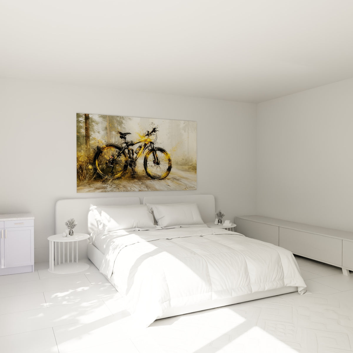 Vélo tout-terrain doré et anthracite peint sur chemin sableux, au-dessus d'un lit dans une chambre claire