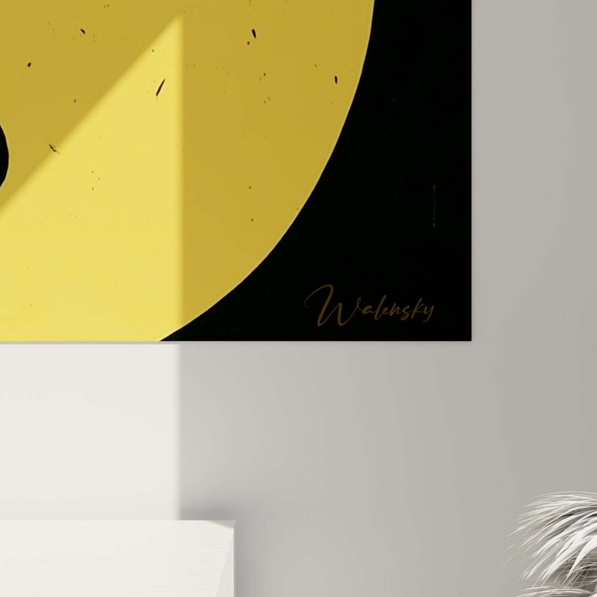 Grain lisse de l'impression révélant les aplats jaune moutarde et noir profond du symbole Yin Yang