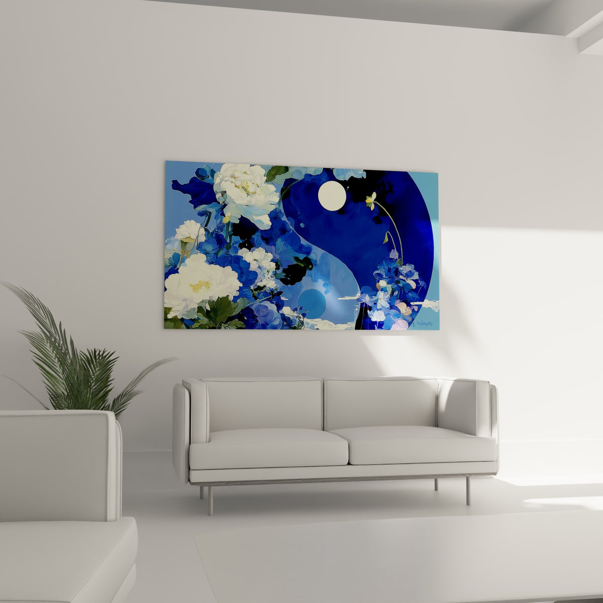 Yin Yang aux pivoines blanches et fleurs bleu ciel, au-dessus d'un canapé dans un salon lumineux