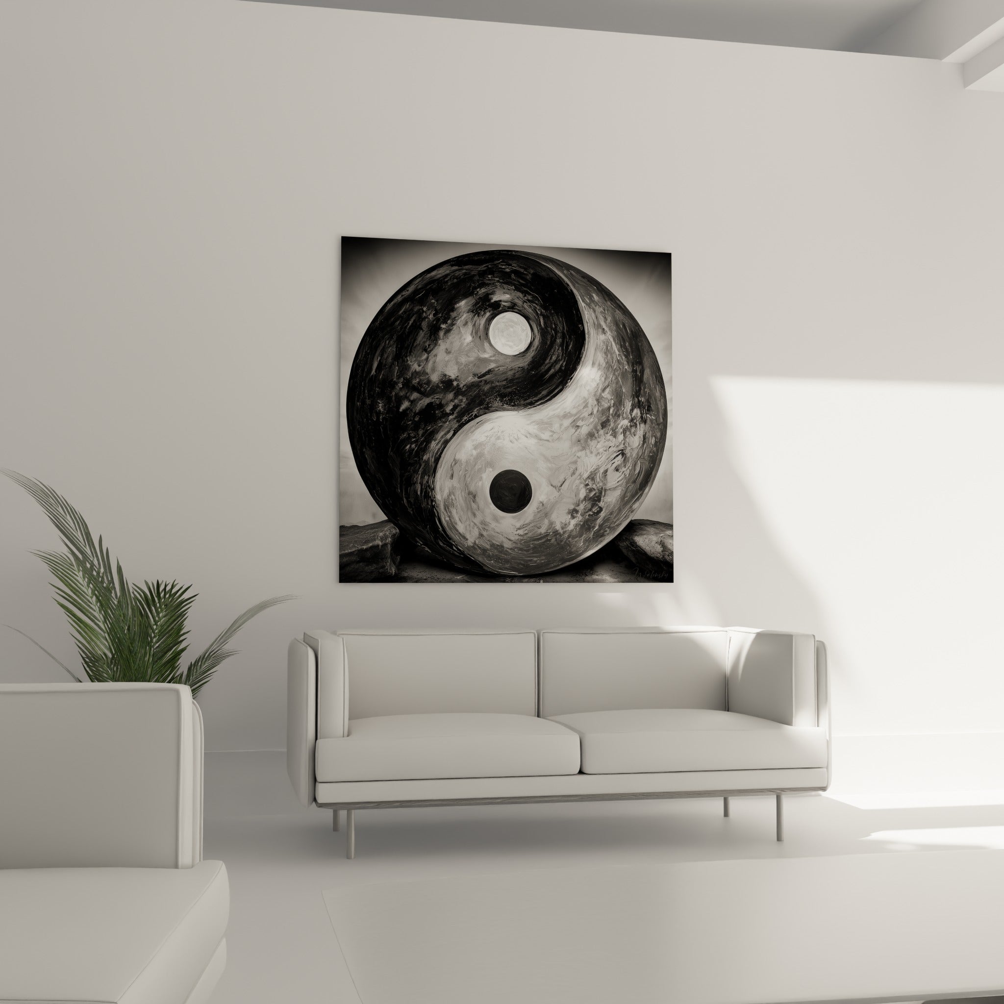Cercle Yin Yang minéral noir et anthracite disposé au-dessus d'un canapé dans un salon lumineux